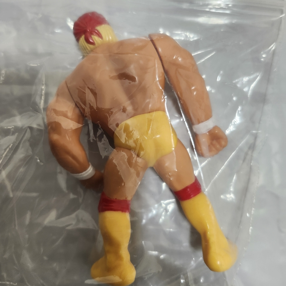 WWE WWF HOF Hulk Hogan Series 5 Wrestling Action Figure Yellow Red Gear Loose - Picture 5 of 5